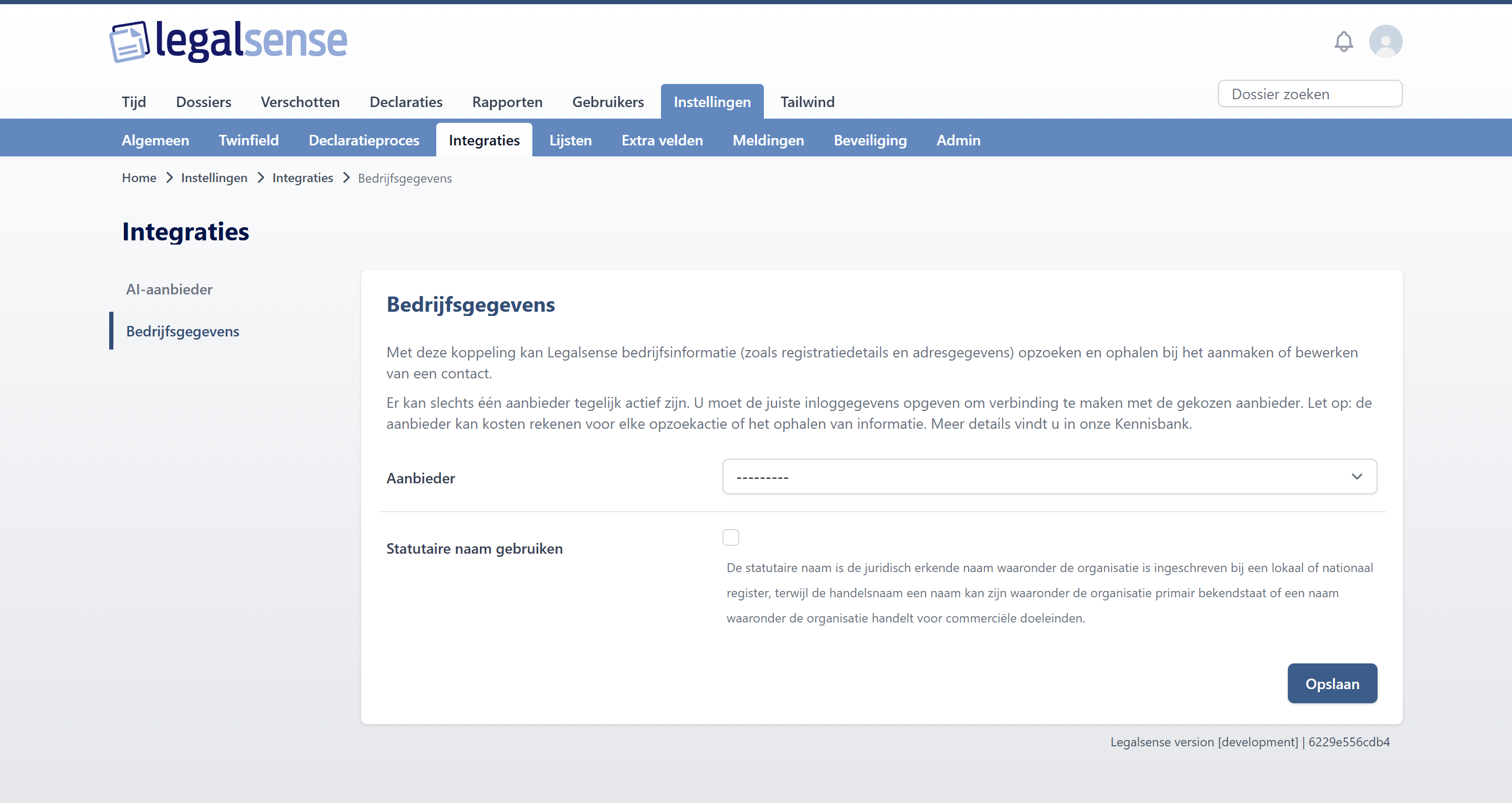 De configuratiepagina Bedrijfsinformatie in Legalsense, met het vervolgkeuzemenu Aanbieder en het selectievakje Statutaire naam gebruiken.