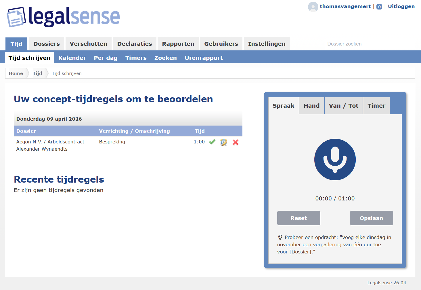 De pagina Tijd schrijven in Legalsense met het tabblad Spraak in het invoergedeelte aan de rechterkant, met een microfoonknop, timer, knoppen Opnieuw instellen en Opslaan, en concept-tijdregels zichtbaar aan de linkerkant.