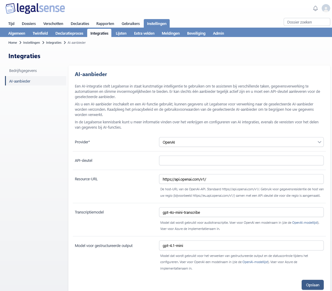 De pagina AI-providerinstellingen in Legalsense op het tabblad Integraties, met het configuratieformulier voor de AI-provider met OpenAI geselecteerd, het API-sleutelveld ingevuld en een melding dat de instellingen zijn opgeslagen.