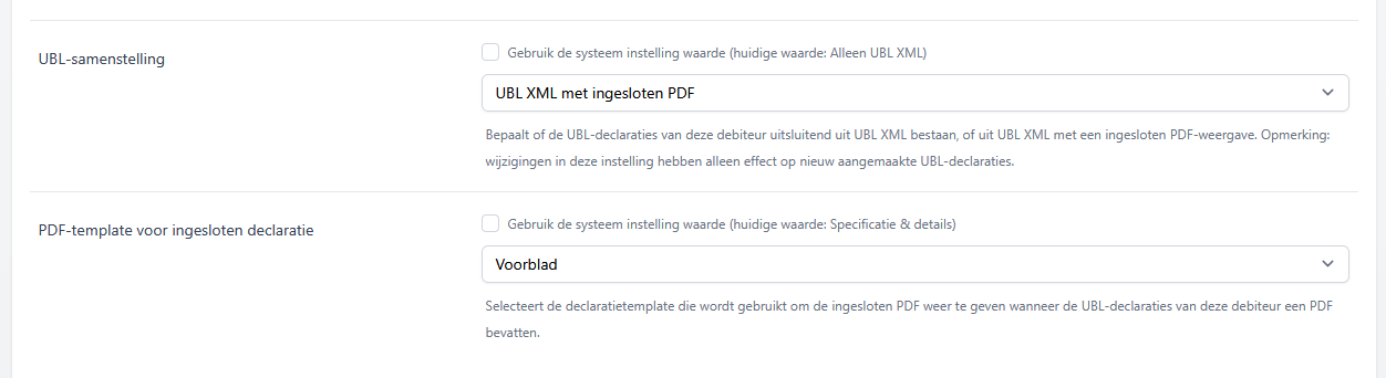 De velden UBL-samenstelling en PDF-template voor ingesloten declaratie op een debiteur. Elk veld heeft een selectievakje Gebruik de systeem instelling waarde dat de kantoorbrede waarde noemt, boven een keuzelijst. Hier staat de UBL-samenstelling op UBL XML met ingesloten PDF en het template op Alleen eerste pagina.